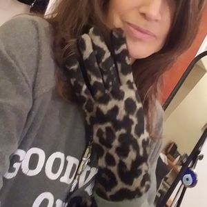 Vince Camuto leopard vegan gloves